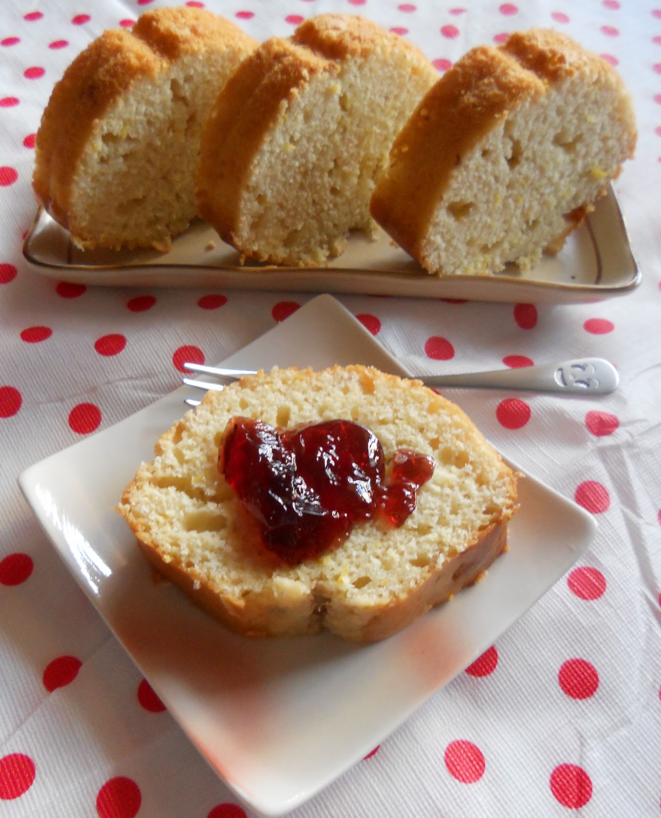 j3ss kitch3n Lemon, Banana & Yogurt Cake!