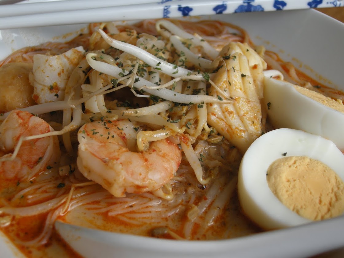 Loh Mai Fan (Sticky Rice in Cantonese Style)