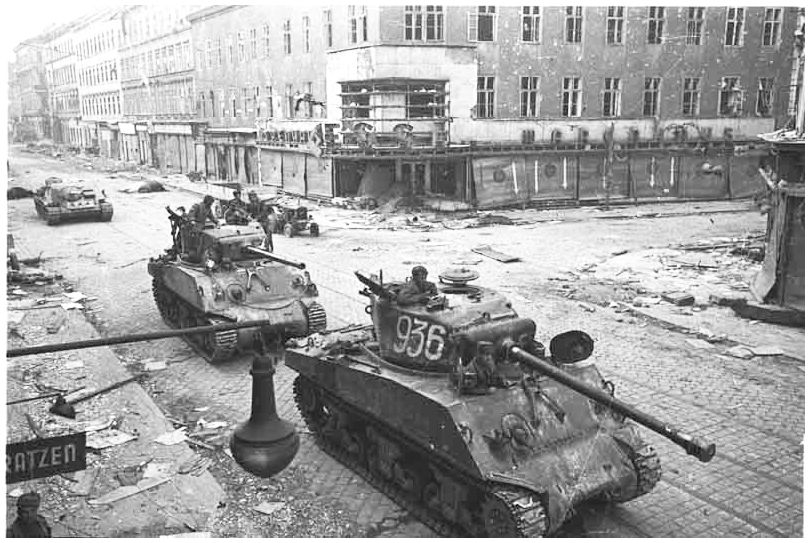 [russian-soviet-army-vienna-austria-1945-ww2-second-world-war-two-incredible-pictures-photos-images-020.jpg]