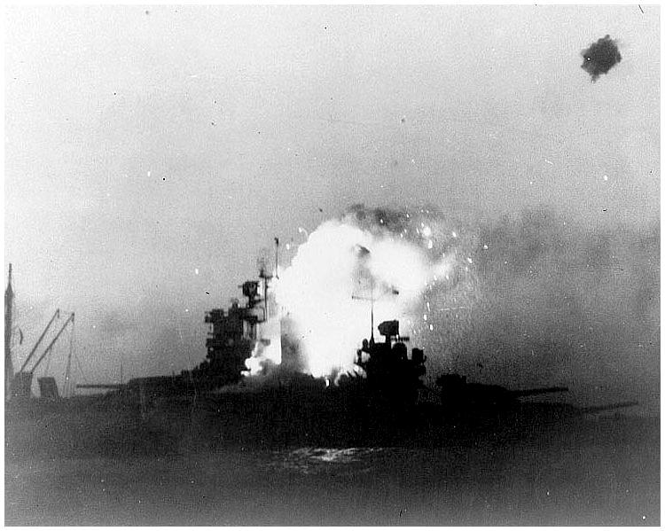 battle-okinawa-ww2-second-world-war-incredible-images-pictures-photos-two-kamikaze-newmexico-may-1945.jpg