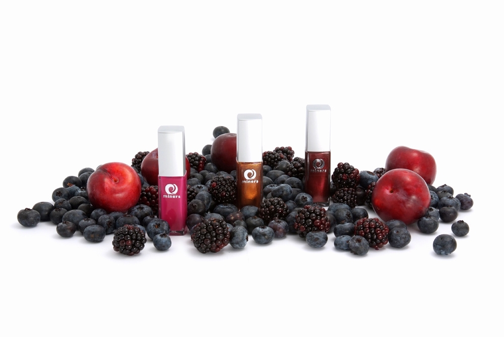 [Autumn-winter+berries+09-low-res+Miners+nail+polish.JPG]