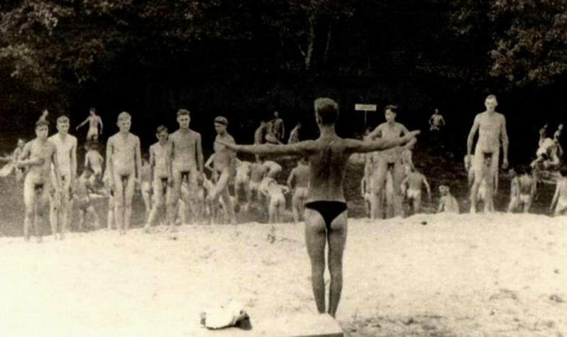 [1940s-naked-arrangement2.jpg]