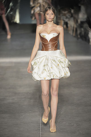 [alexander+mcqueen+corset.jpg]