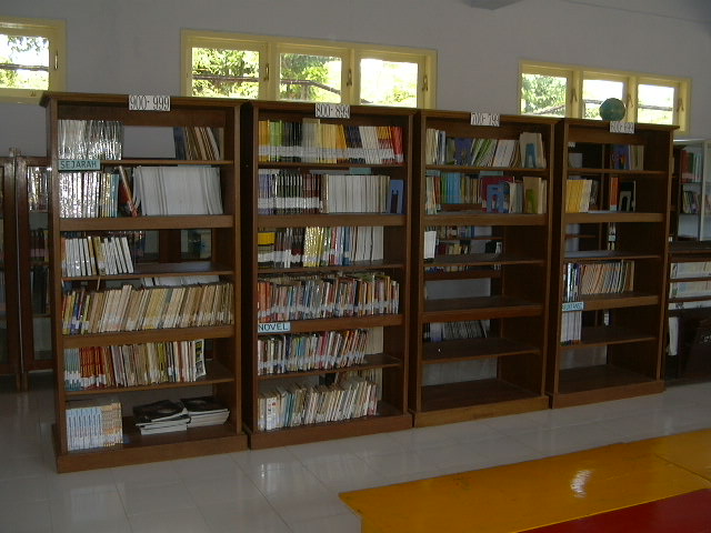 [b3+rak+buku.JPG]