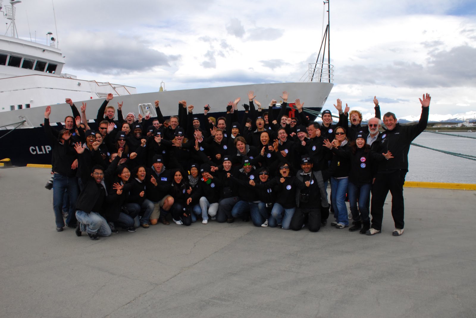 [equipo_embarcando.JPG]