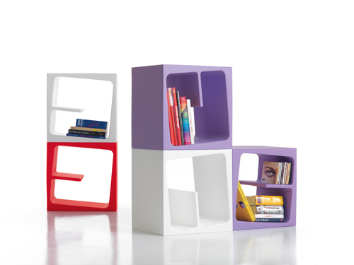 Home design news: modulo libreria molto versatile e colorato