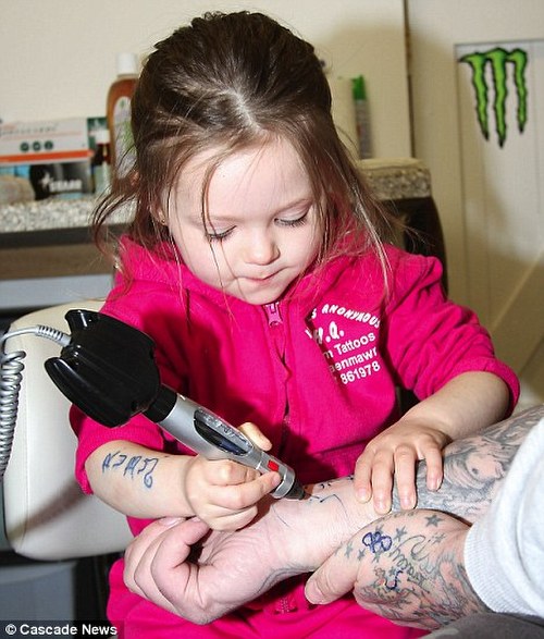 la tatuadora mas joven del mundo la tatuadora mas joven del mundo