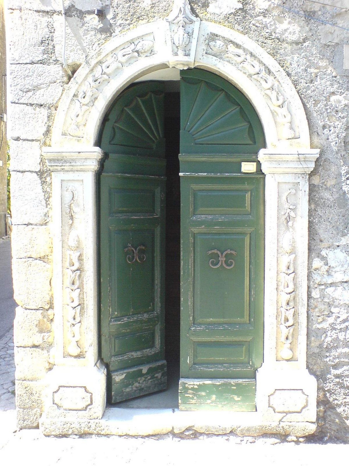 [Acuto_doorgreen.JPG]