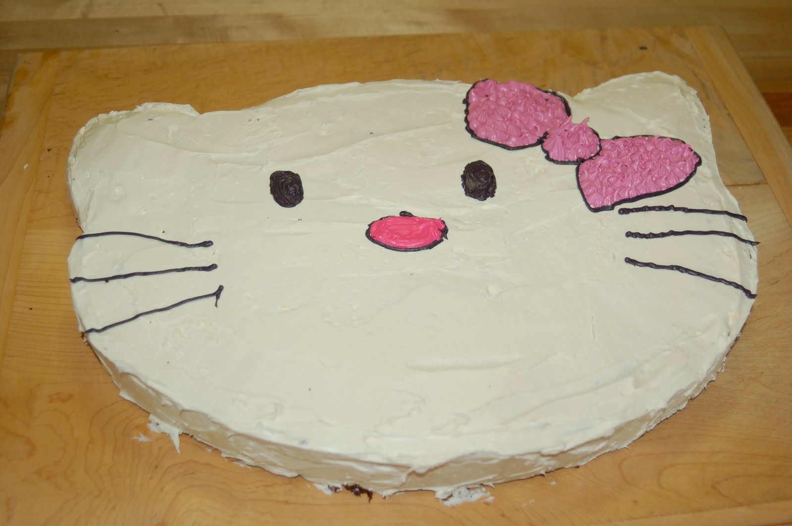 shorties funny farm: ::hello kitty cake and cupcakes::