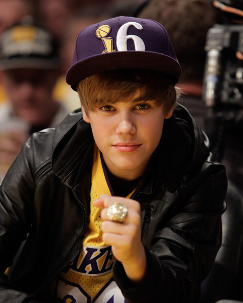 Justin amp; Jaden Do A Lakers justin bieber and jaden smith at lakers game. Justin amp; Jaden Do A Lakers