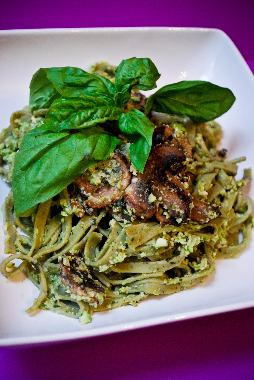 GillyCakes Spinach Linguine with Edamame Pesto