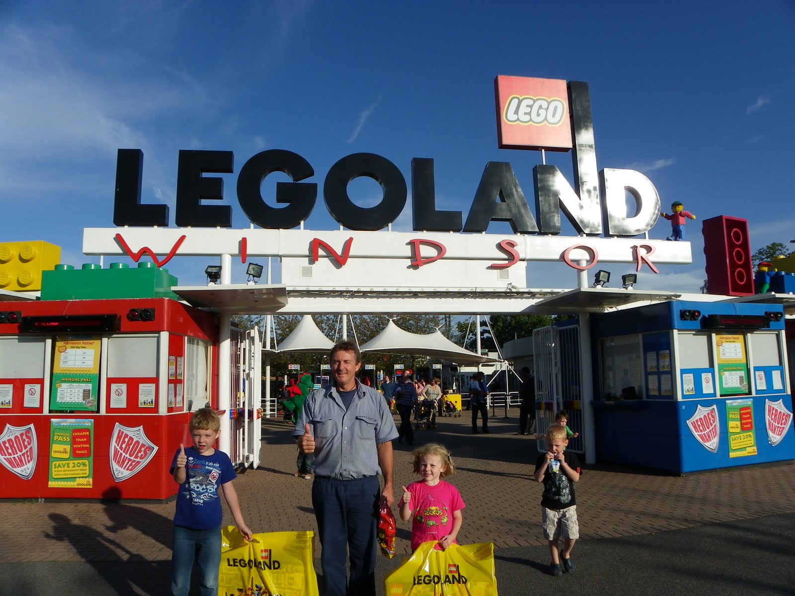 [Entrance+to+Legoland.JPG]