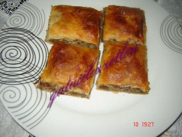 gatucilezzetleri KÜNCÜLÜ KÖMBE (SUSAMLI BÖREK)