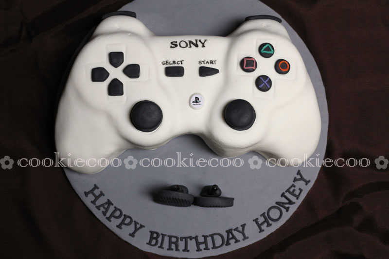 cookiecoo: PlayStation3 Controller cake for Lia s boyfriend