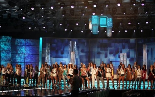 [Miss+Universe+2009+Contestants+Rehearsal+For+Final+(7).jpg]