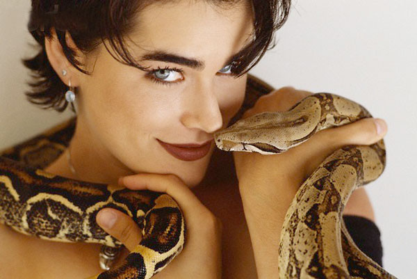 [mujer_serpiente.jpg]