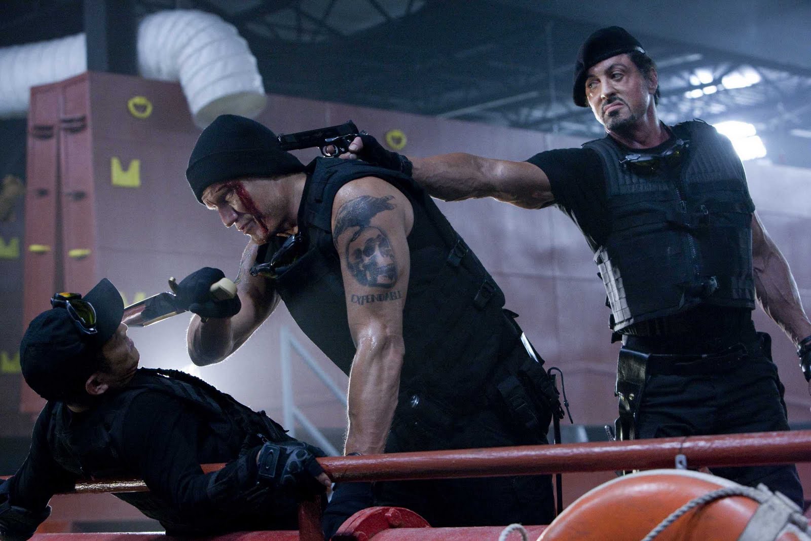 http://4.bp.blogspot.com/_YuoDnQuF87k/TE9fj4WfgrI/AAAAAAAAAiU/LKp7_S540sY/s1600/2010_the_expendables.jpg