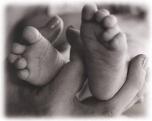 [baby'sfootmom'shand.jpeg2.jpeg]