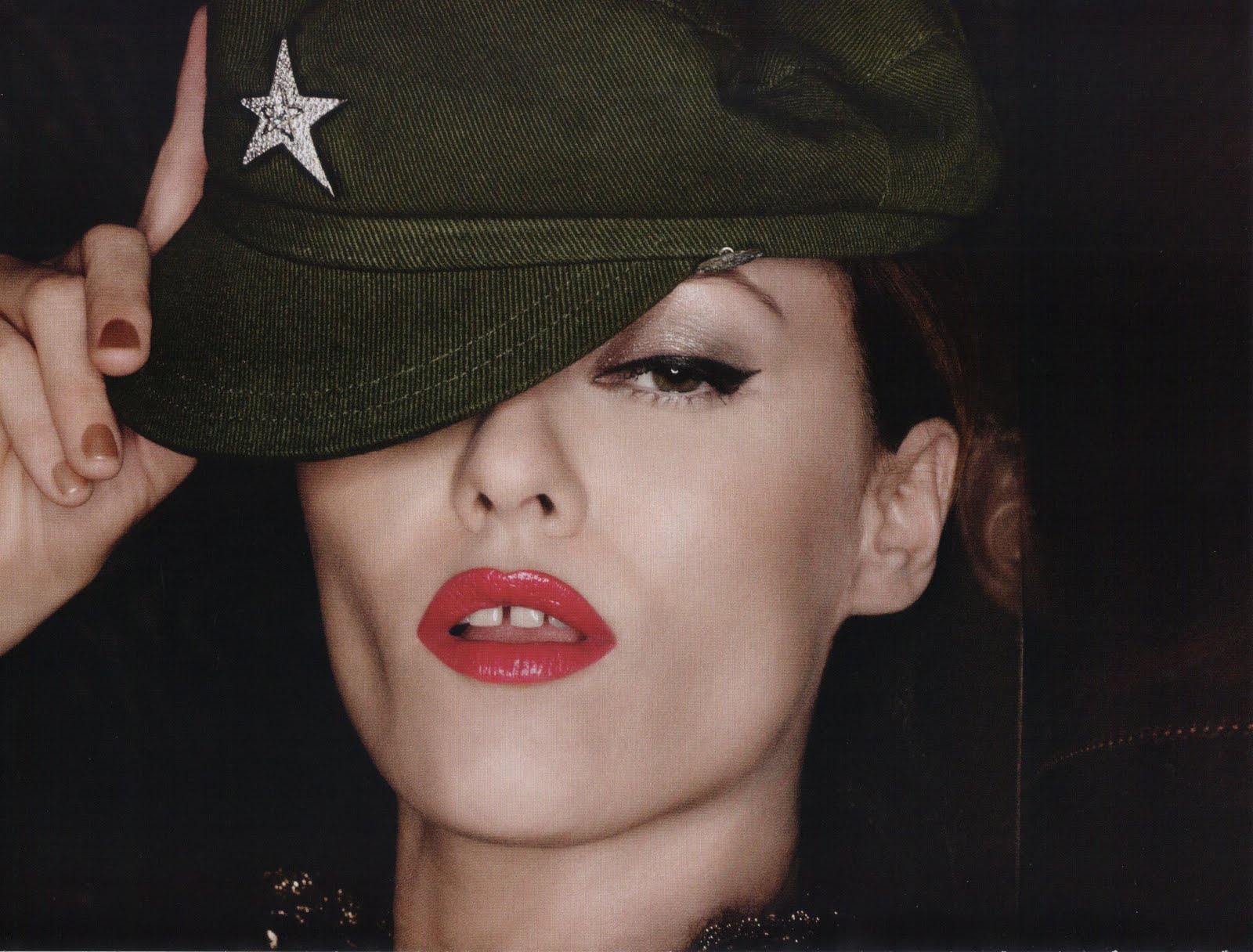 http://4.bp.blogspot.com/_Z-Fg_2TxHpM/S9icGhdLJjI/AAAAAAAAF2k/vfy2cJGb3ZU/s1600/Vanessa-Paradis-Vogue-France-Mai-2010-5.jpg