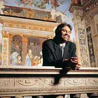 Andrea Bocelli.