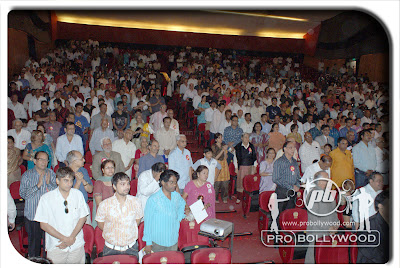 Emotional atmosphere at Bhaidas Hall when Shamshad Begum got a standing ovation on receiving Dadasaheb Phalke Academy award