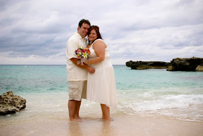 Warm Breezes, Palm Trees and Quiet Beach for 10th Year Vow Renewal in Cayman - image 6 Warm Breezes, Palm Trees and Quiet Beach for 10th Year Vow Renewal in Cayman - image 6