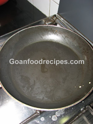 Add a little oil to fry the consecutive pancakes
