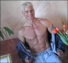 B R E A K I N G... S I X T Y: Master your Body