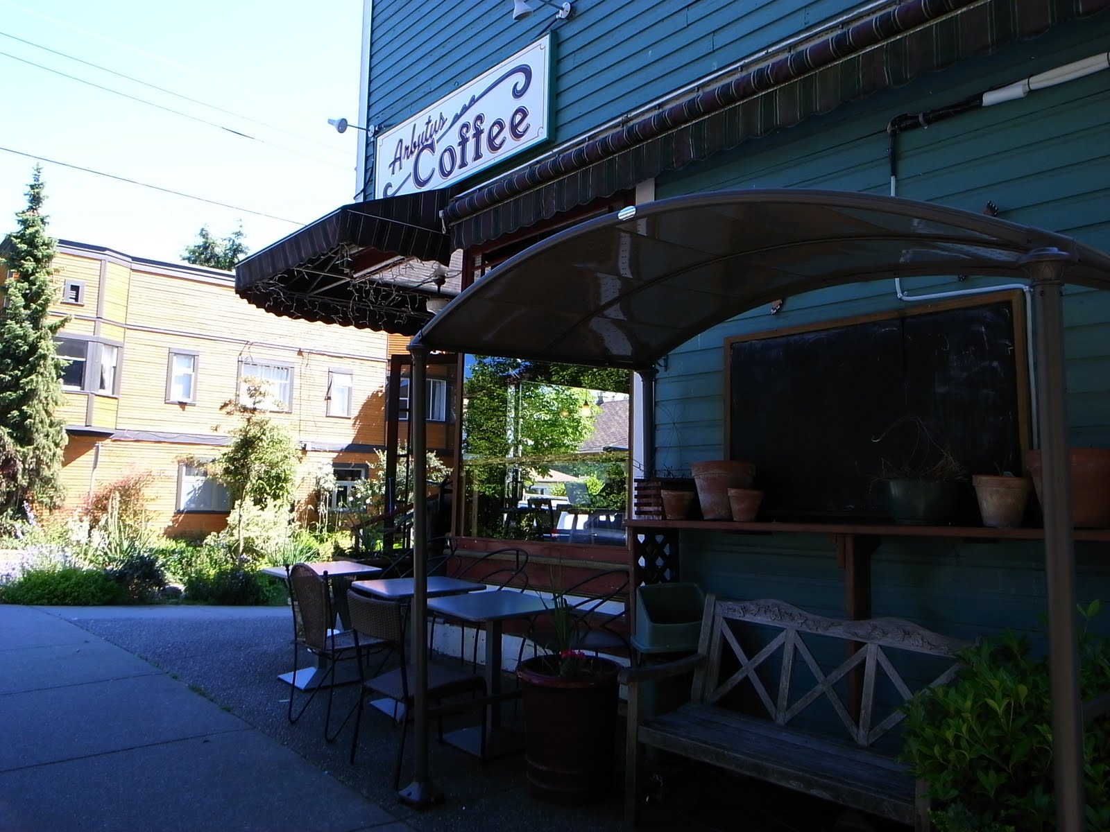 SHiRLEY SEES Arbutus CoffeeCafe + House?