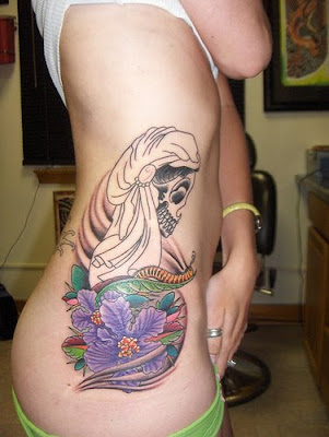 body tattoo design alien woman and skull tattoo