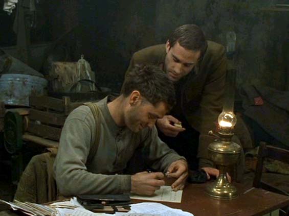 Quiz cinematografico (parte terza: pagine 201 - 300) - Pagina 39 Law_fiennes