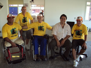Portadores de deficiência física querem cobrar Lula