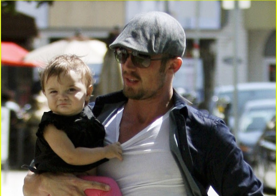 Twilight Hot News: Cam Gigandet cu familia