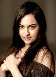 Bollywood Actress Sonakshi Sinha goes western chic for Nari's show Bollywood Actress Sonakshi Sinha goes western chic for Nari's show