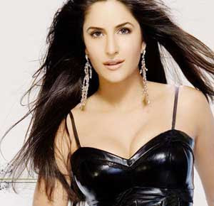 Katrina Kaif 'Sheila Ki Jawani' brings crowds to TMK Katrina Kaif 'Sheila Ki Jawani' brings crowds to TMK