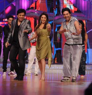 Madhuri, Govinda groove again to 'Makhna' Madhuri, Govinda groove again to 'Makhna'