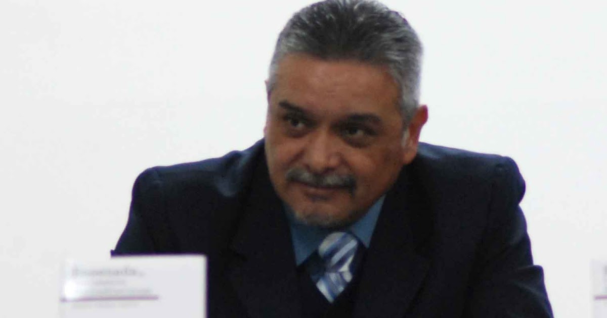 CRONICA ENSENADENSE GERARDO SANCHEZ PRESENTA SU LIBRO SOBRE ENSENADA.