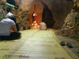mahatmaberkata-kata: Gua Maria Lawangsih : Benar-benar GUA