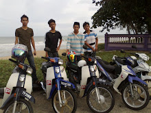 ak n the gang at Pantai Kelulut