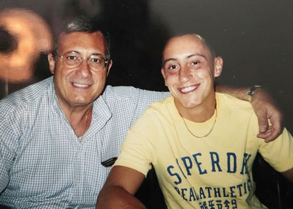 Un orribile omicidio; nella foto Stefano Cucchi con il padre