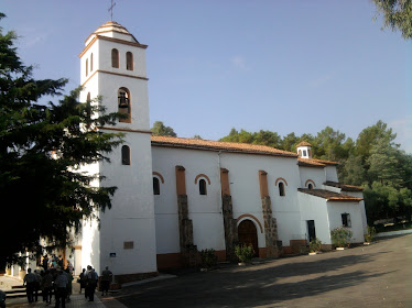chandavila, um dos lados da igreja