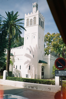 uma torre com arquitectura arabe, como em grande parte dos monumentos antigos de sevilha