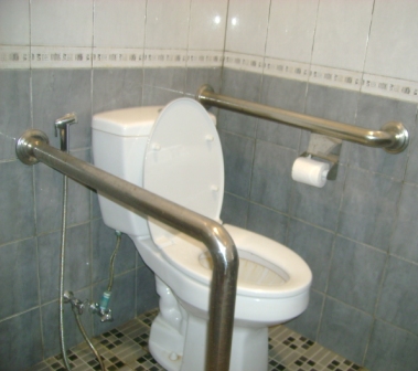 Siapa Yang Berani Kencing Di Toilet Ini? [ www.BlogApaAja.com ]