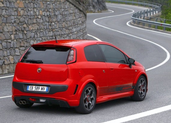 2011-Fiat-Punto-Evo-Abarth-from-Rear-Side-View-Picture-570x411.jpg