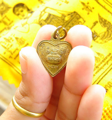 Good luck amulet for sale, pot of money represents good fortune of this amulet from Tiger Cave Temple in Krabi, Thailand is known by Thais to bring good fortune. Good fortune amulet from Krabi, Thailand