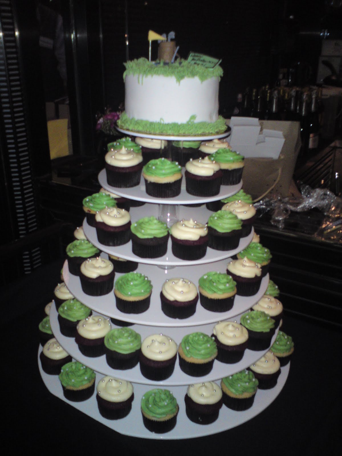 Sift Golf themed cupcake tower