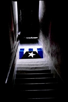 [escalera+bandera.jpg]