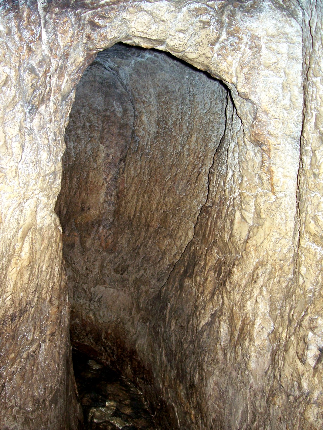 Bible and Archaeology Online Museum 13. Hezekiah's Tunnel (probable)