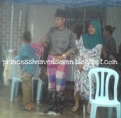 Adik Abang Zul Yang Pakai Baju Melayu Latakkan Makcik Kot