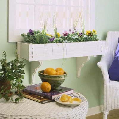 idea para decorar una ventana con una jardinera